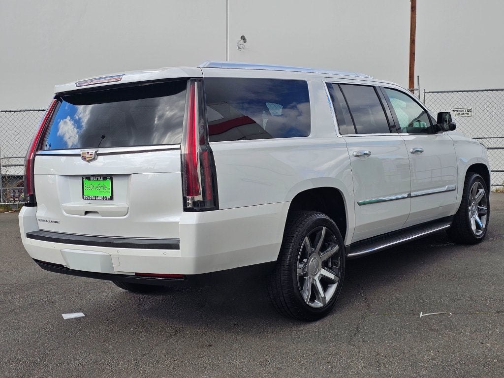 2016 Cadillac Escalade ESV Luxury