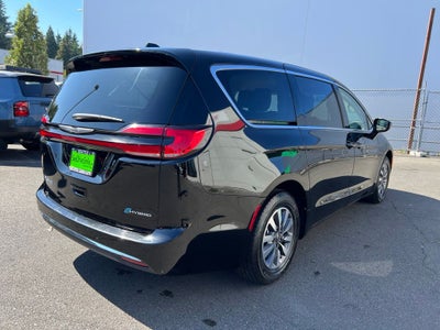 2024 Chrysler Pacifica Hybrid Select S Appearance