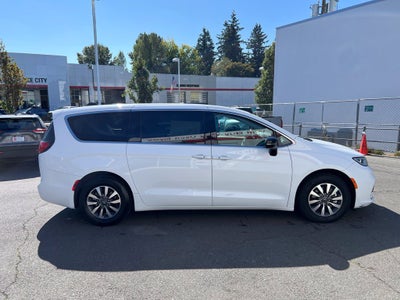 2024 Chrysler Pacifica Hybrid Select S Appearance