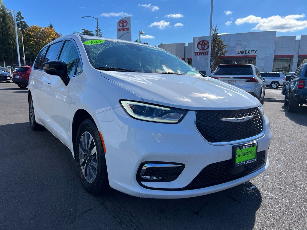 2024 Chrysler Pacifica Hybrid Select