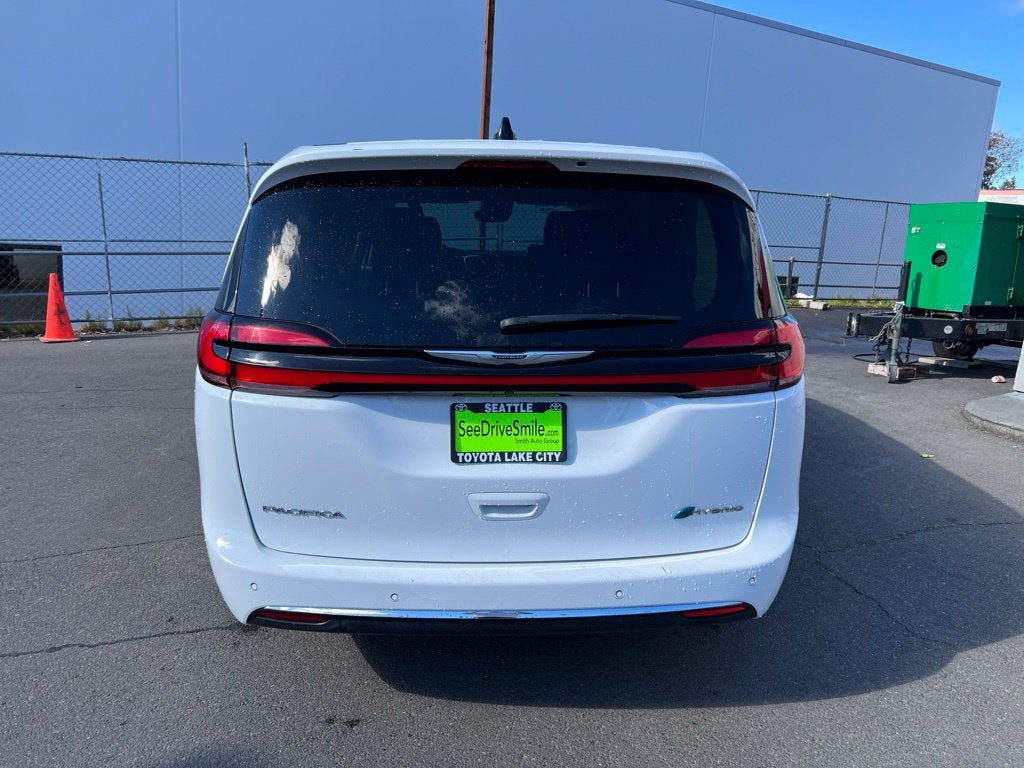 2024 Chrysler Pacifica Hybrid Select