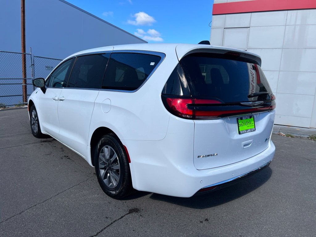 2024 Chrysler Pacifica Hybrid Select