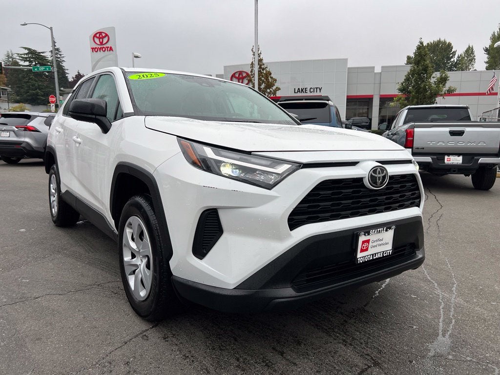 2025 Toyota RAV4 LE