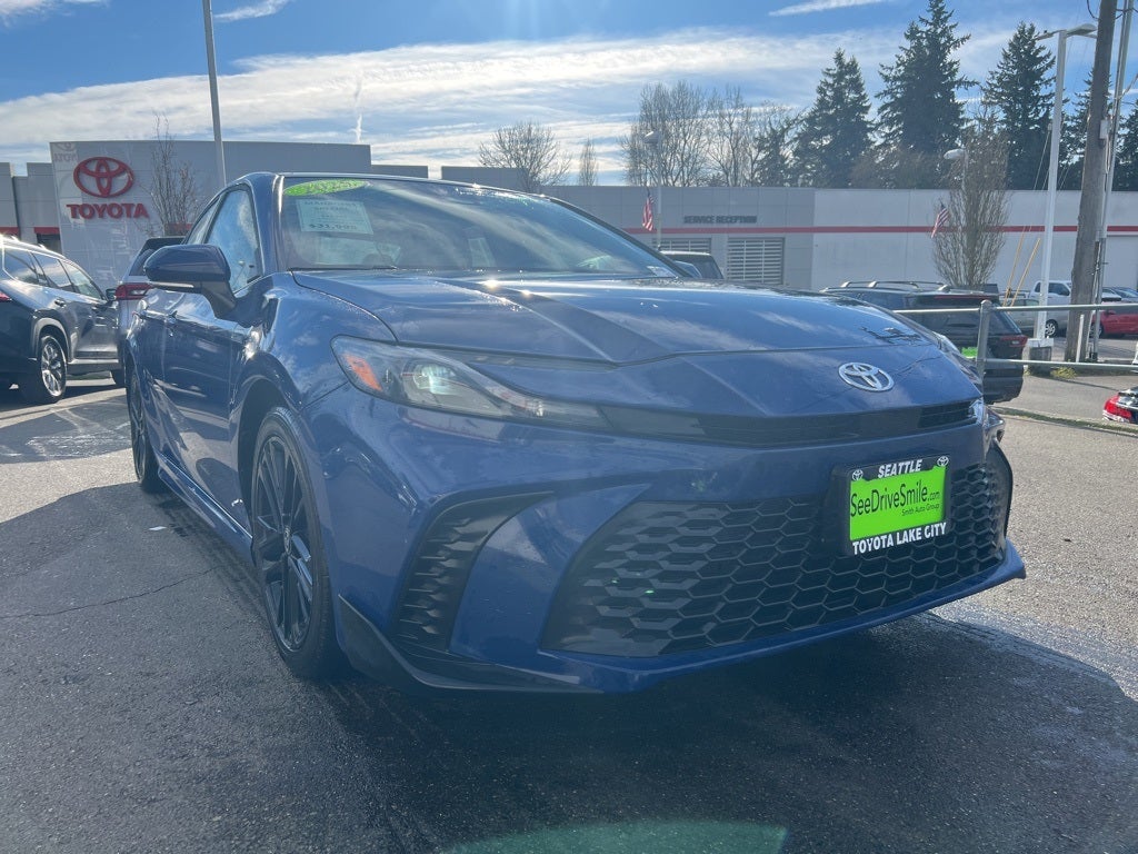 2025 Toyota Camry SE Hybrid