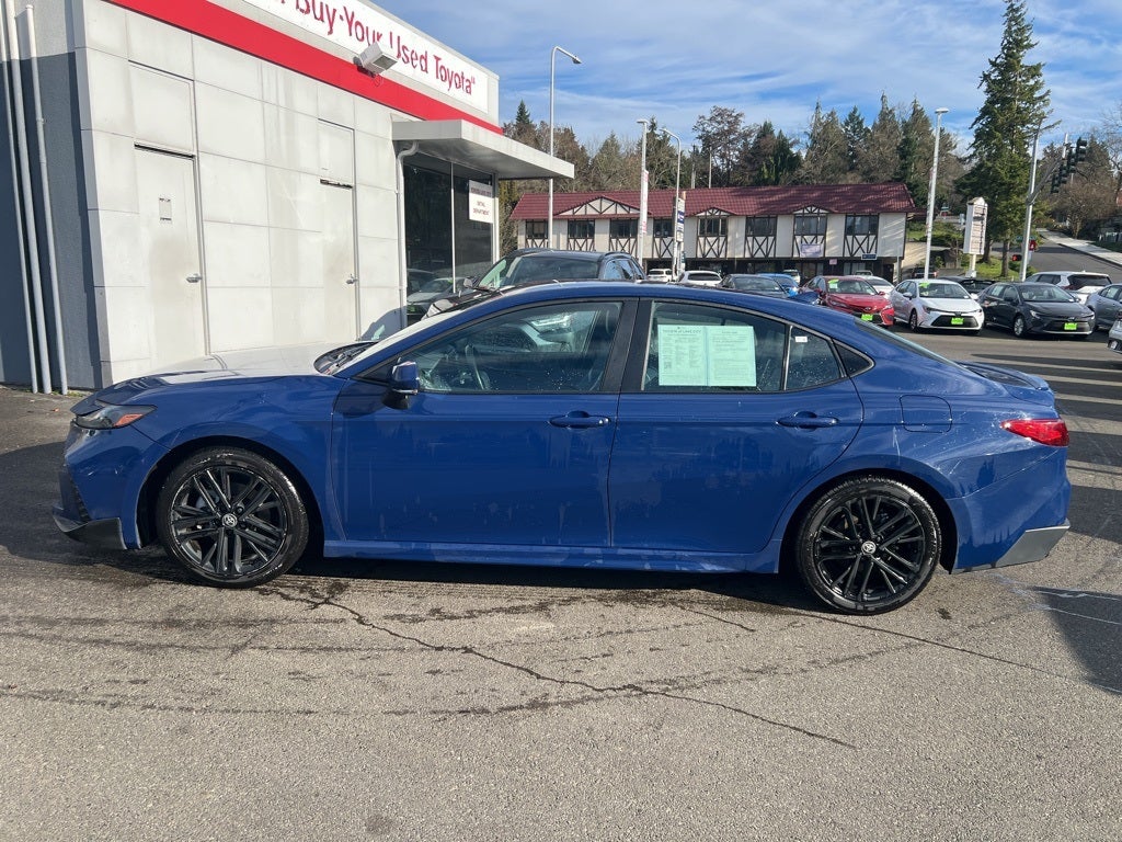 2025 Toyota Camry SE Hybrid