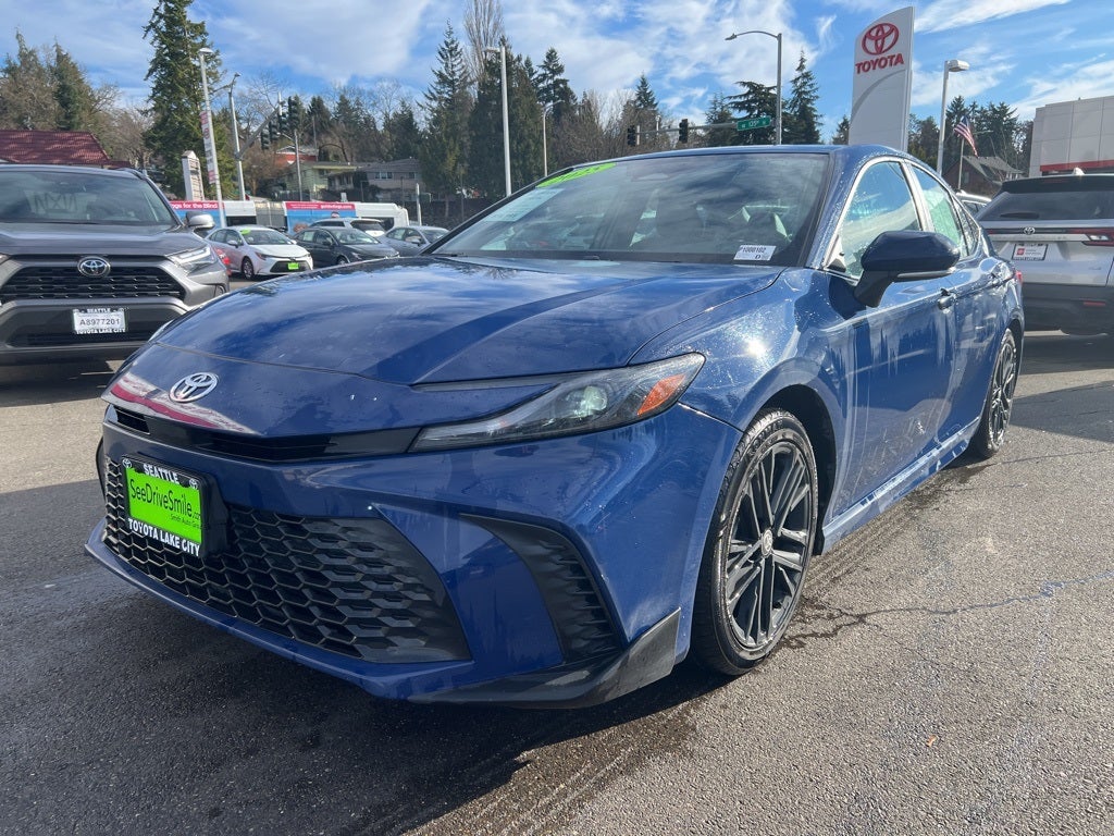 2025 Toyota Camry SE Hybrid