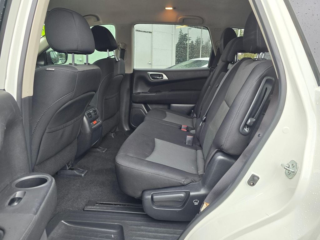 2017 Nissan Pathfinder SV