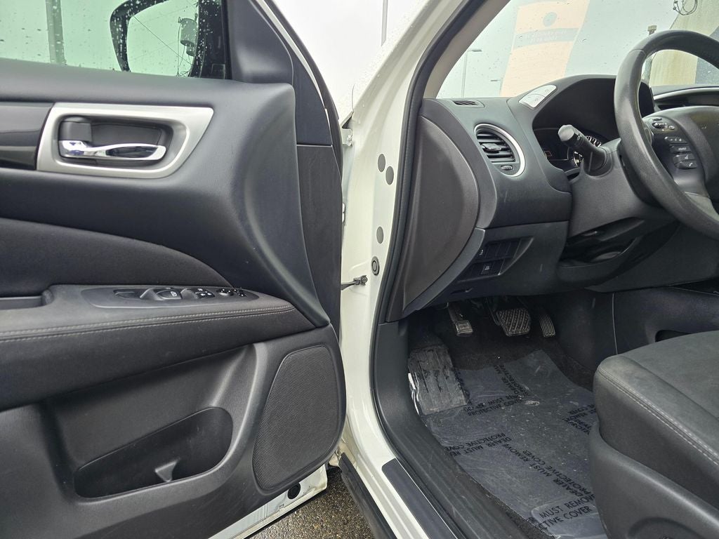 2017 Nissan Pathfinder SV