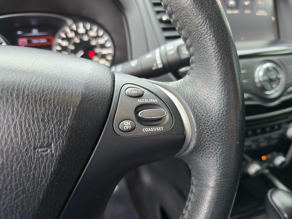 2017 Nissan Pathfinder SV