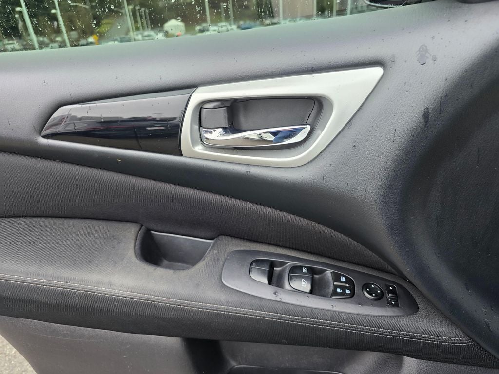 2017 Nissan Pathfinder SV