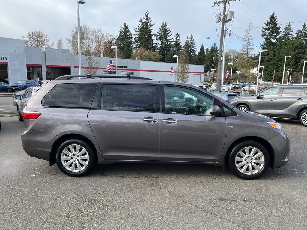 2016 Toyota Sienna XLE-AWD 7 Passenger