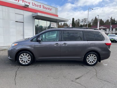 2016 Toyota Sienna XLE-AWD 7 Passenger