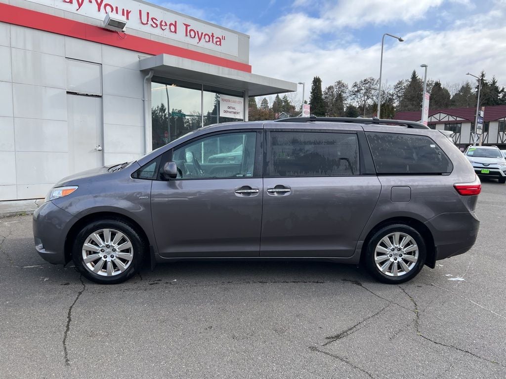 2016 Toyota Sienna XLE-AWD 7 Passenger