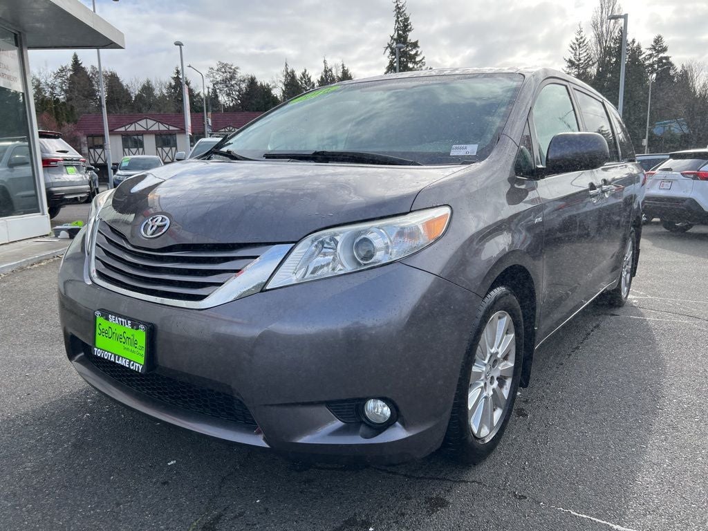 2016 Toyota Sienna XLE-AWD 7 Passenger