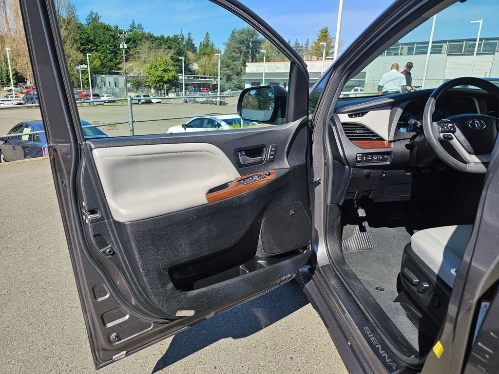 2019 Toyota Sienna Limited Premium 7 Passenger