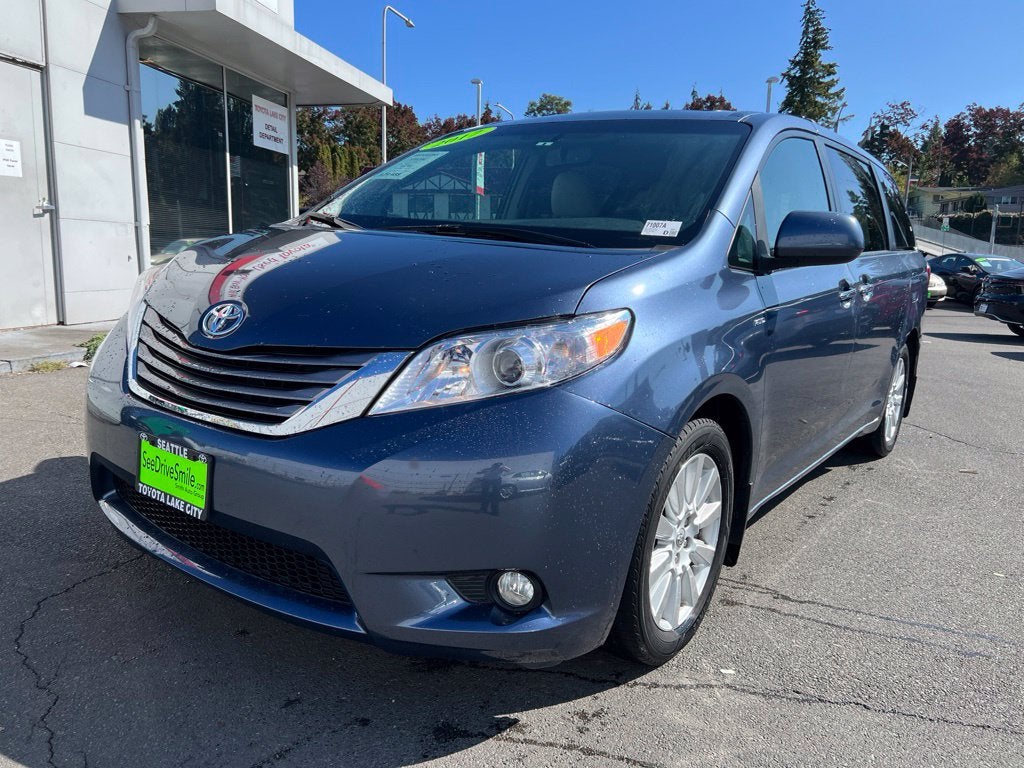 2017 Toyota Sienna XLE Premium 7 Passenger