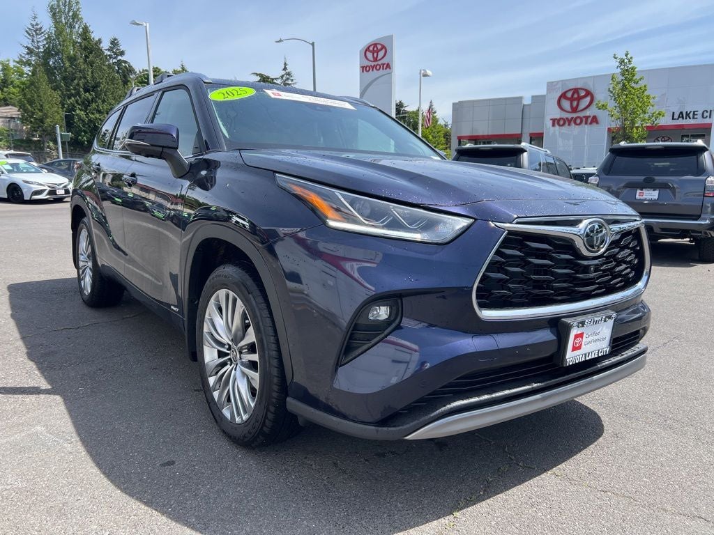 2025 Toyota Highlander Hybrid Platinum