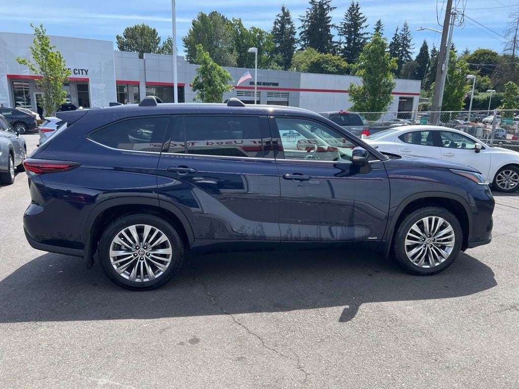 2025 Toyota Highlander Hybrid Platinum