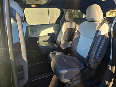 2022 Toyota Sienna XSE 7 Passenger-AWD