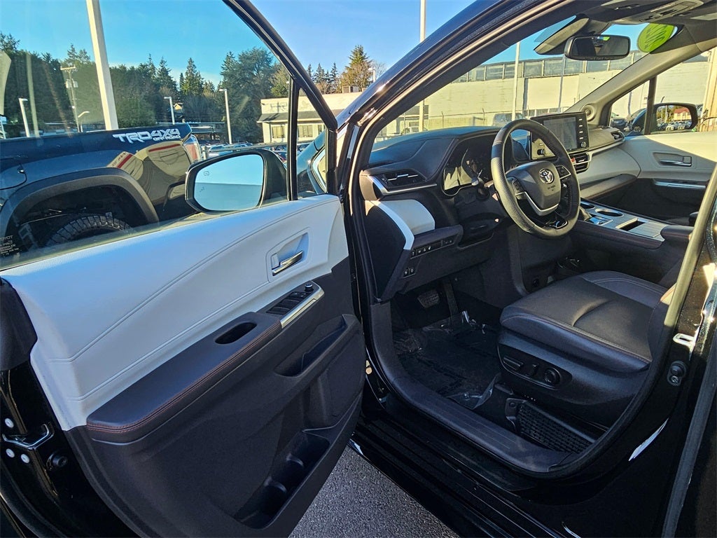 2022 Toyota Sienna XSE 7 Passenger-AWD