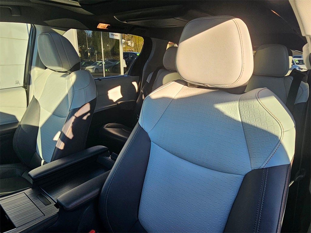 2022 Toyota Sienna XSE 7 Passenger-AWD