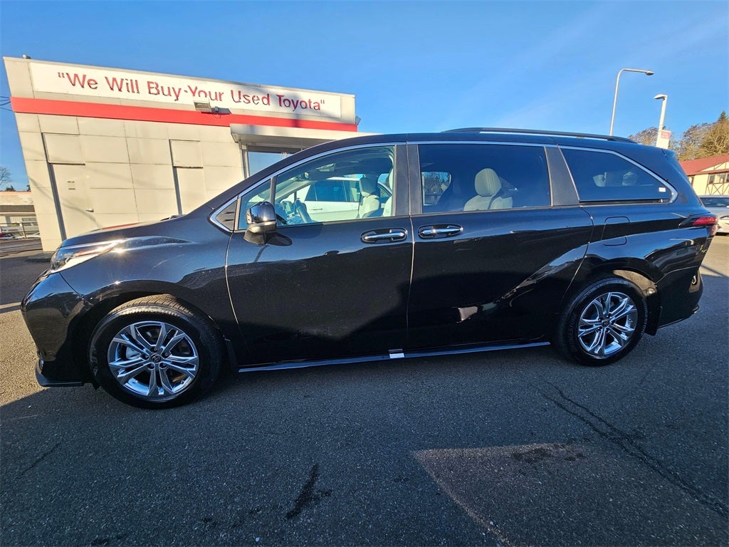 2022 Toyota Sienna XSE 7 Passenger-AWD