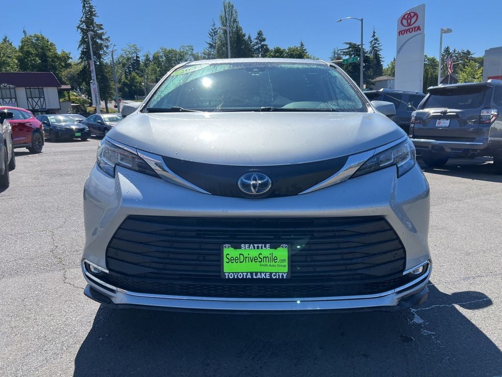 2022 Toyota Sienna XLE 8 Passenger