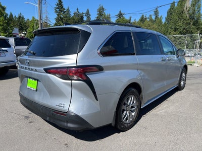 2022 Toyota Sienna XLE 8 Passenger