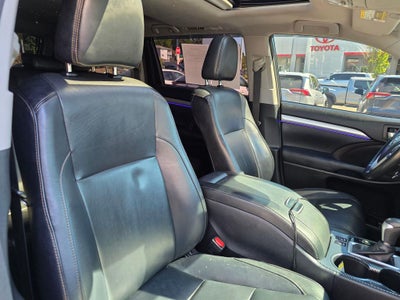 2017 Toyota Highlander XLE -AWD THIRD ROW