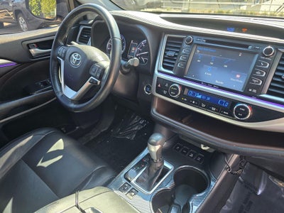 2017 Toyota Highlander XLE -AWD THIRD ROW