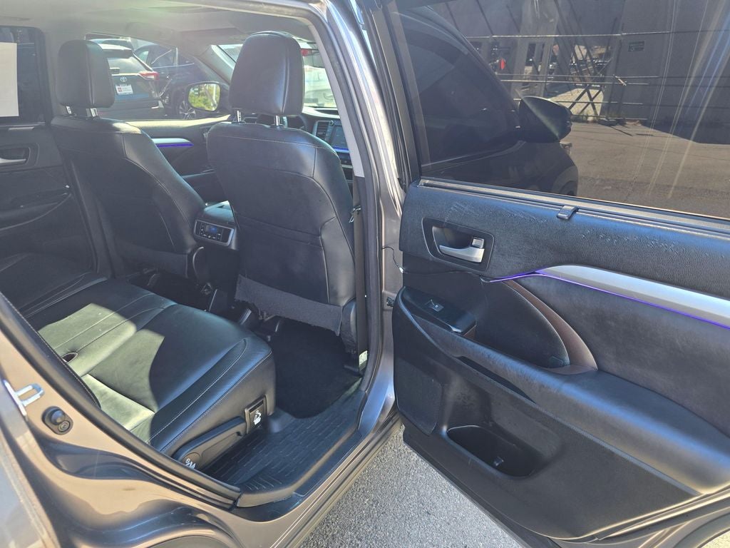 2017 Toyota Highlander XLE -AWD THIRD ROW