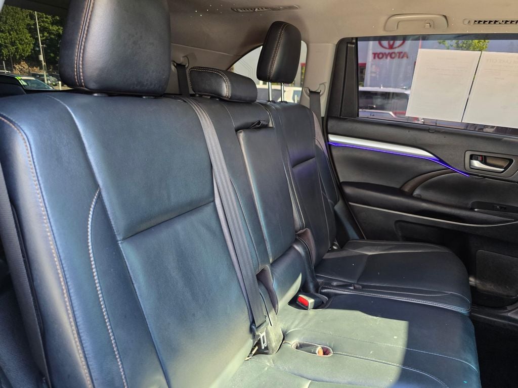 2017 Toyota Highlander XLE -AWD THIRD ROW