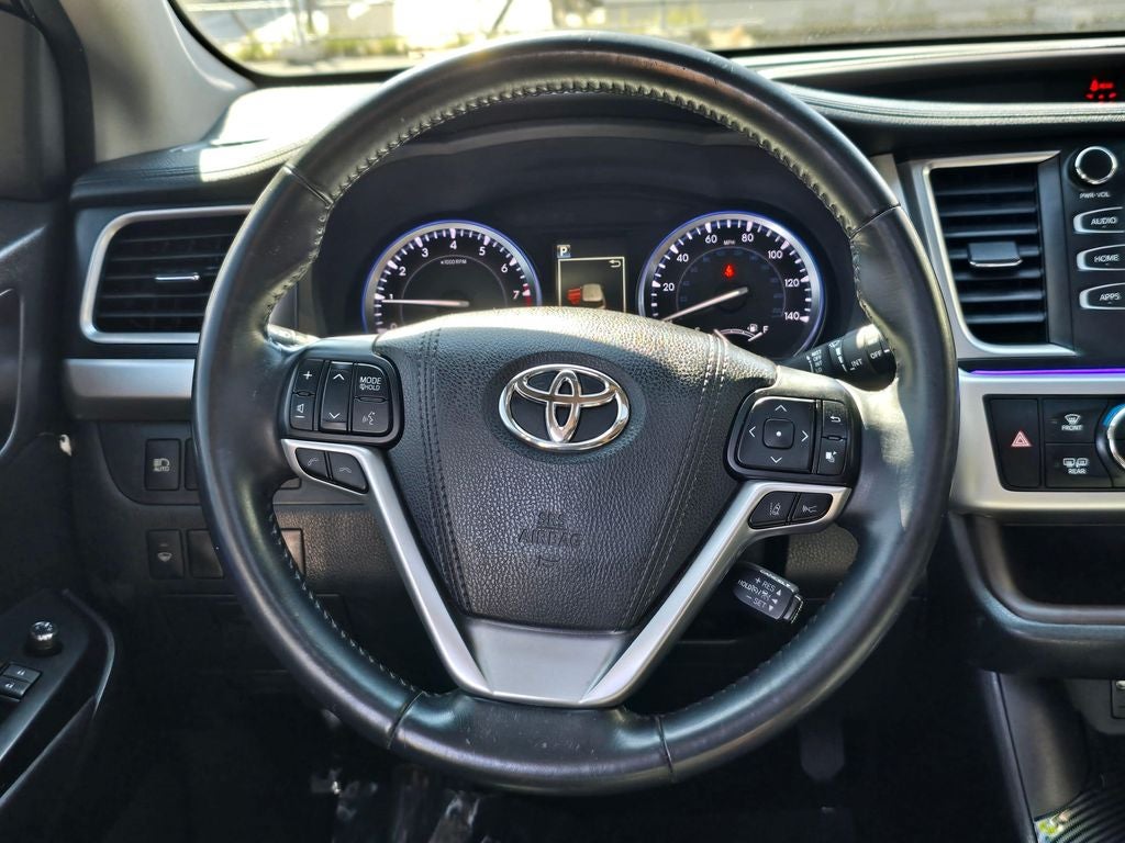 2017 Toyota Highlander XLE -AWD THIRD ROW