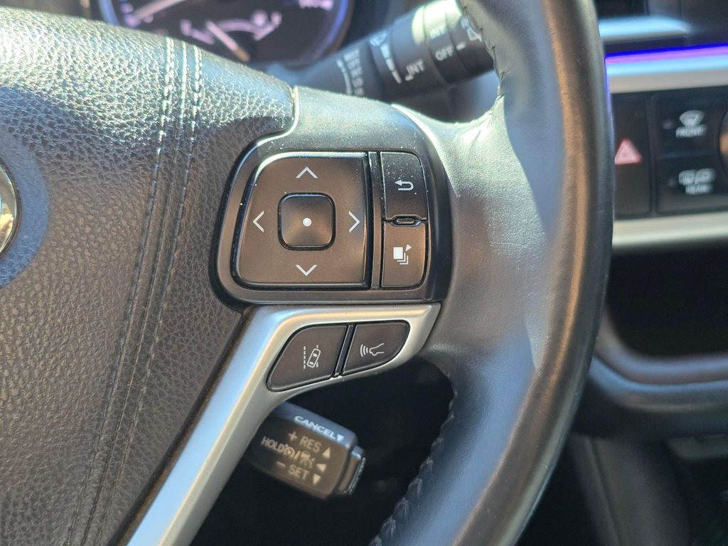 2017 Toyota Highlander XLE -AWD THIRD ROW
