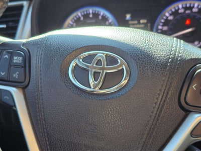 2017 Toyota Highlander XLE -AWD THIRD ROW
