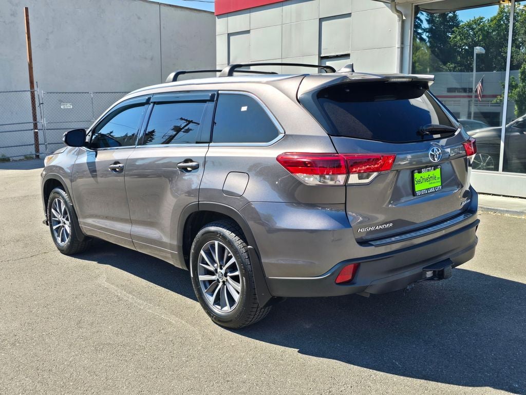 2017 Toyota Highlander XLE -AWD THIRD ROW