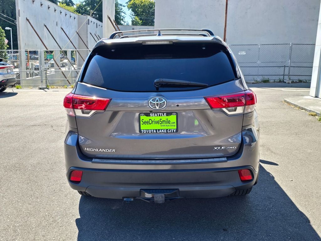 2017 Toyota Highlander XLE -AWD THIRD ROW