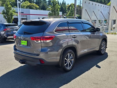 2017 Toyota Highlander XLE -AWD THIRD ROW