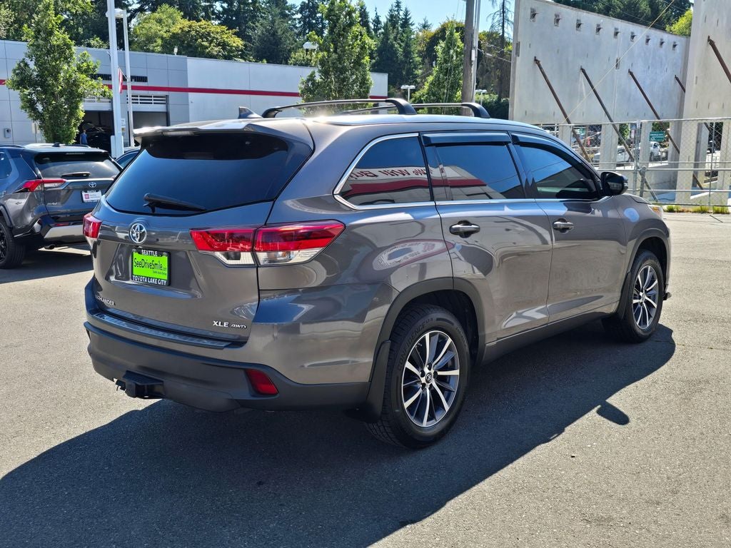 2017 Toyota Highlander XLE -AWD THIRD ROW
