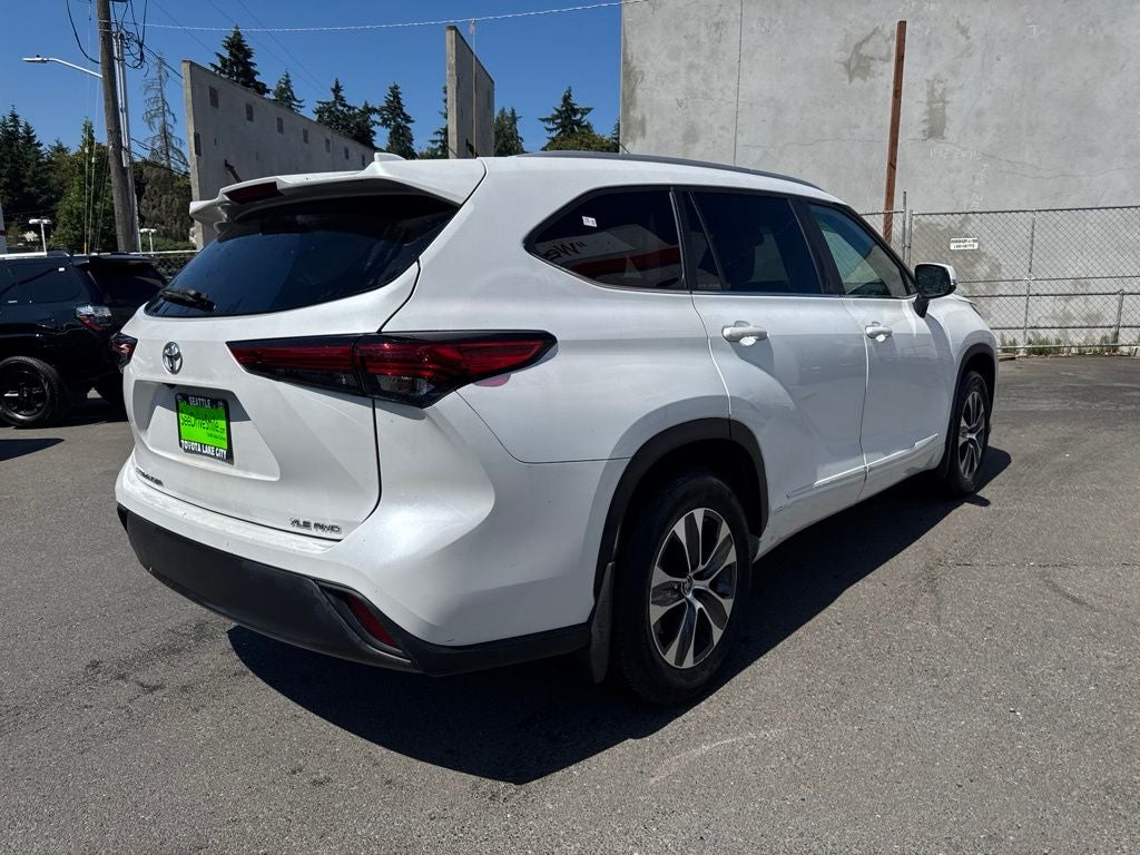 2023 Toyota Highlander XLE -AWD 3RD ROW