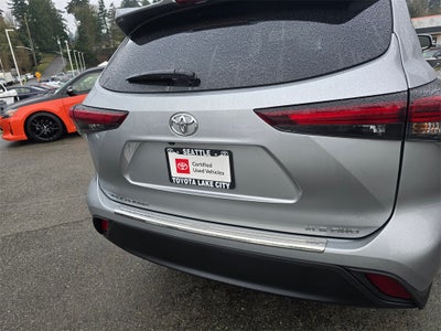 2024 Toyota Highlander LE 8 PSGR/THIRD -ROW SEATING/MOONROOF