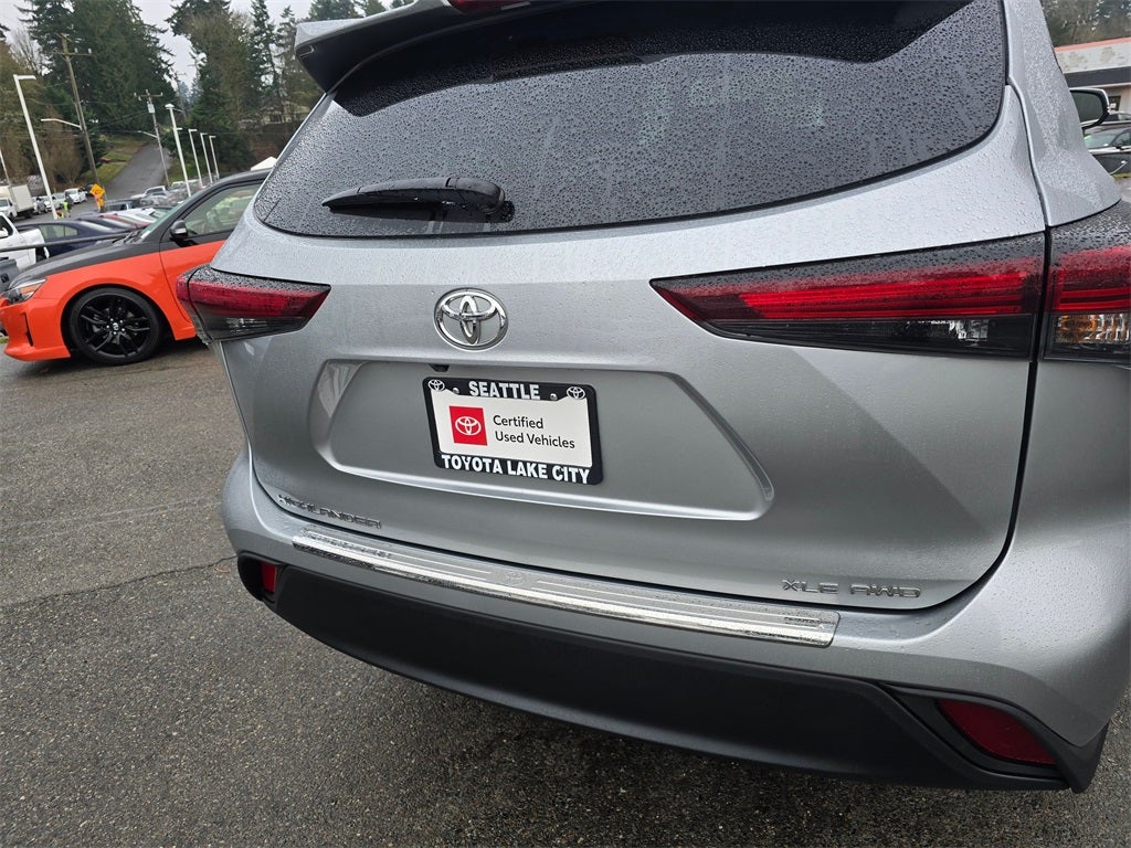 2024 Toyota Highlander LE 8 PSGR/THIRD -ROW SEATING/MOONROOF