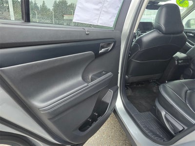 2024 Toyota Highlander LE 8 PSGR/THIRD -ROW SEATING/MOONROOF