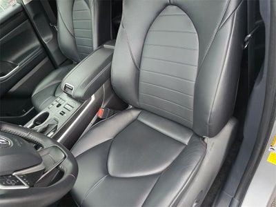 2024 Toyota Highlander LE 8 PSGR/THIRD -ROW SEATING/MOONROOF