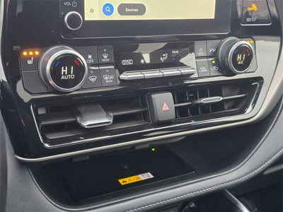 2024 Toyota Highlander LE 8 PSGR/THIRD -ROW SEATING/MOONROOF