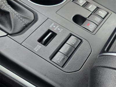 2024 Toyota Highlander LE 8 PSGR/THIRD -ROW SEATING/MOONROOF