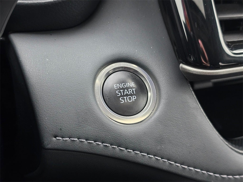 2024 Toyota Highlander LE 8 PSGR/THIRD -ROW SEATING/MOONROOF