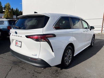 2022 Toyota Sienna LE 8 Passenger