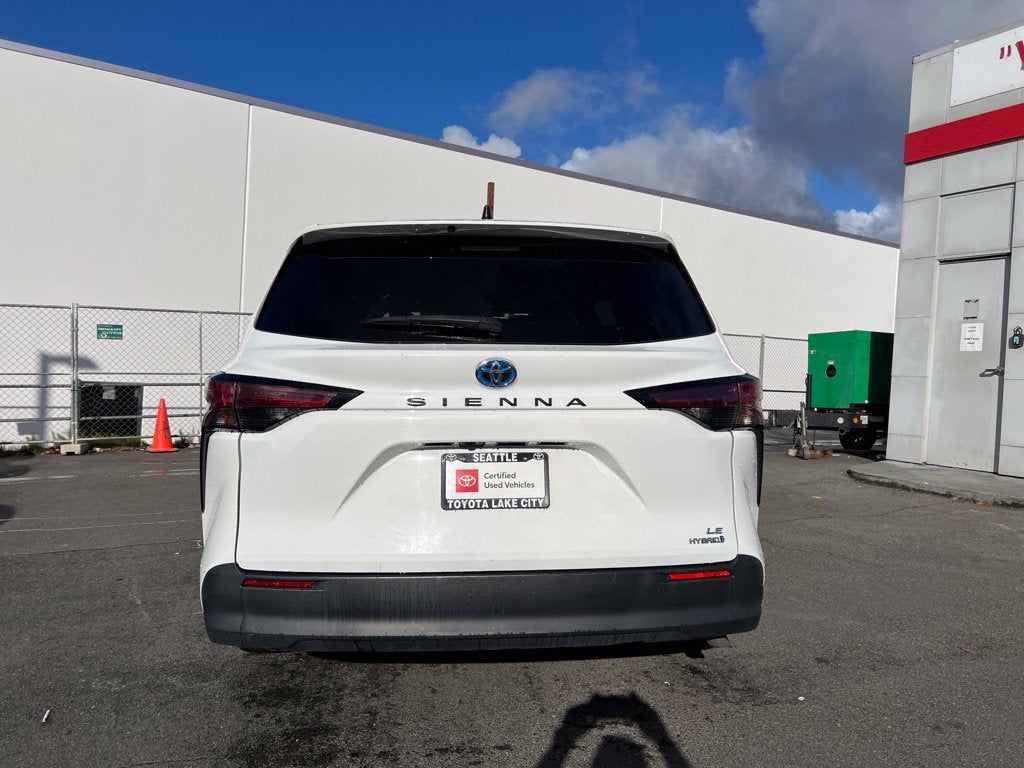 2022 Toyota Sienna LE 8 Passenger