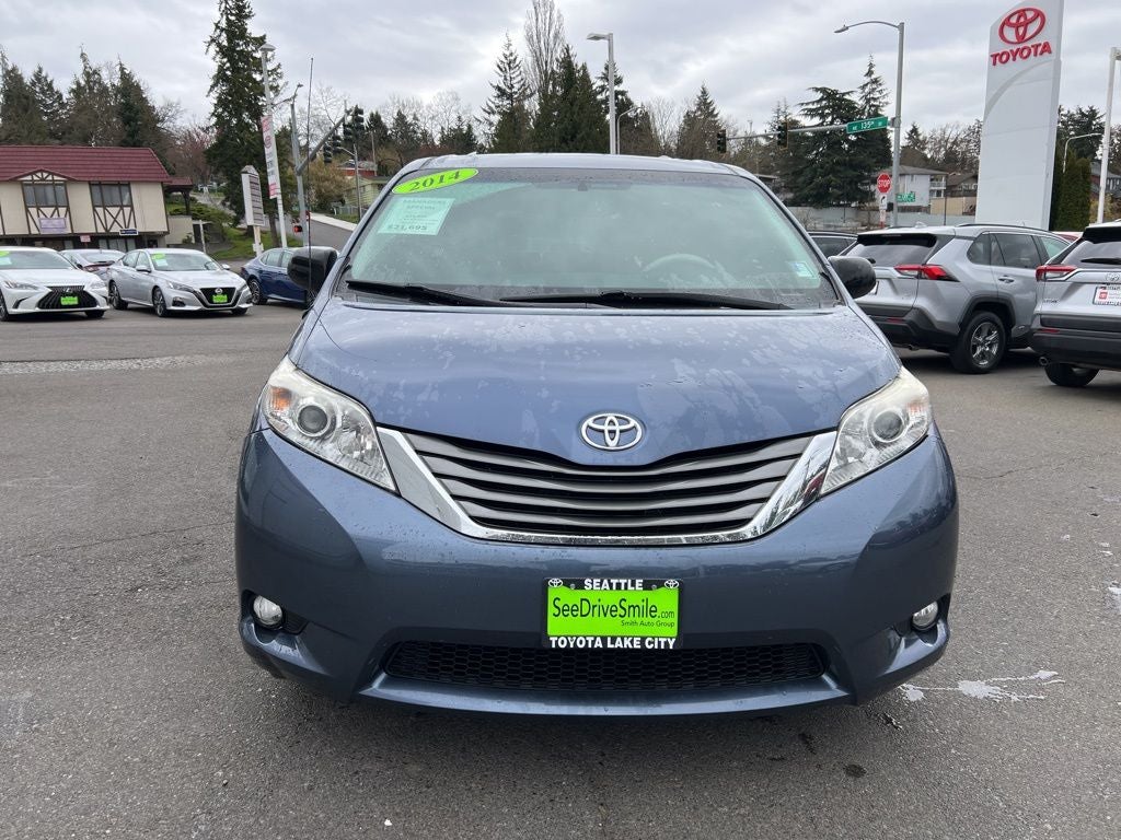 2014 Toyota Sienna XLE 8 Passenger